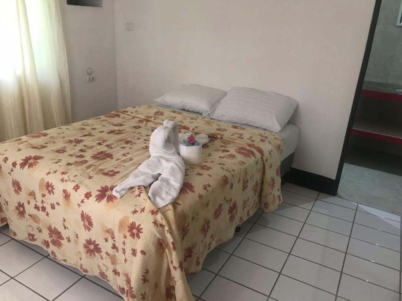 Готель Cabinas Cafe Del Mar Мануель-Антоніо Екстер'єр фото