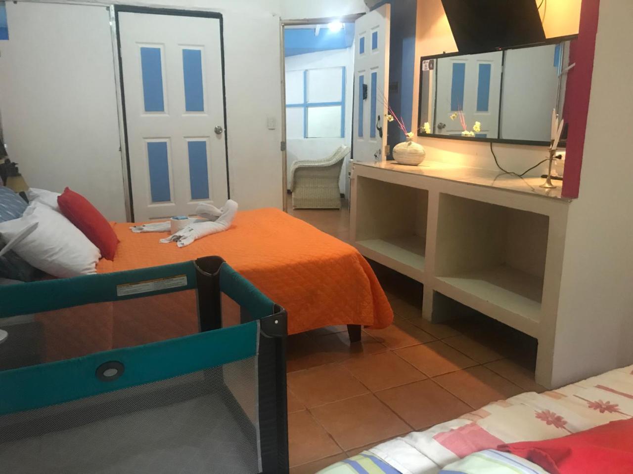 Готель Cabinas Cafe Del Mar Мануель-Антоніо Екстер'єр фото