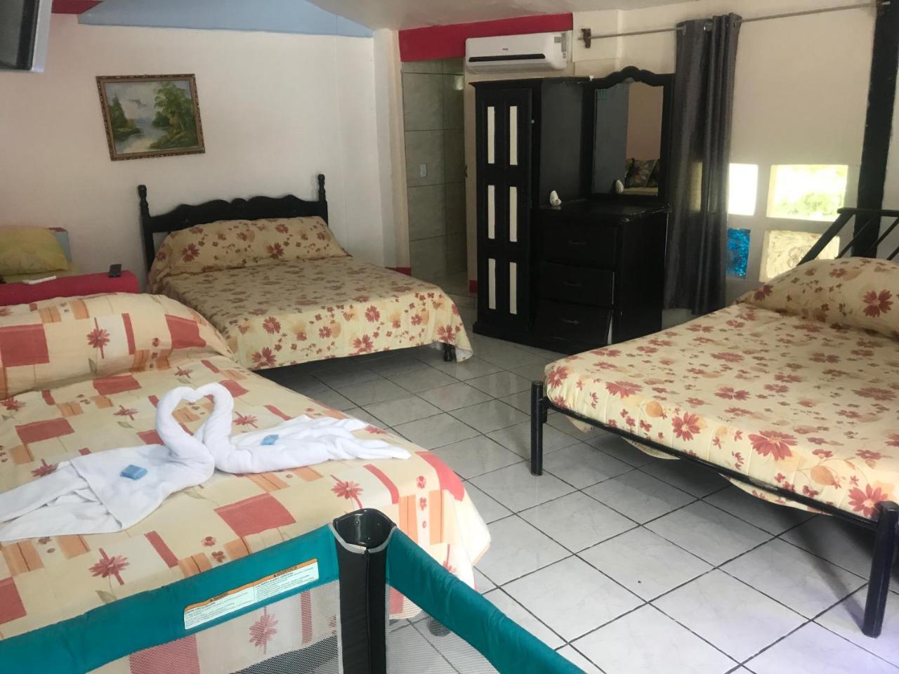 Готель Cabinas Cafe Del Mar Мануель-Антоніо Екстер'єр фото