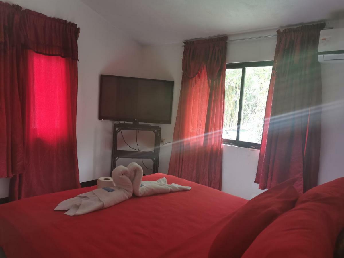 Готель Cabinas Cafe Del Mar Мануель-Антоніо Екстер'єр фото