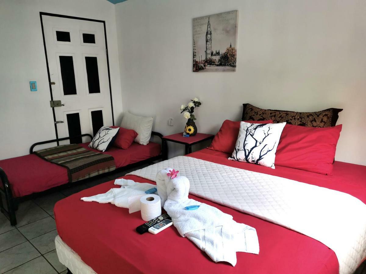Готель Cabinas Cafe Del Mar Мануель-Антоніо Екстер'єр фото