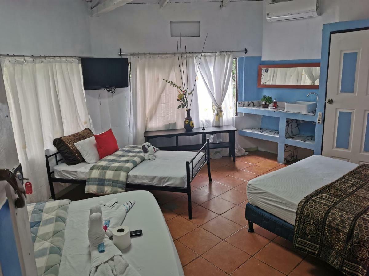 Готель Cabinas Cafe Del Mar Мануель-Антоніо Екстер'єр фото